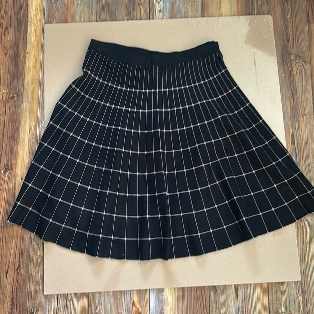 Grace Elements Elegant Black Skirt with White Accents Sz Large